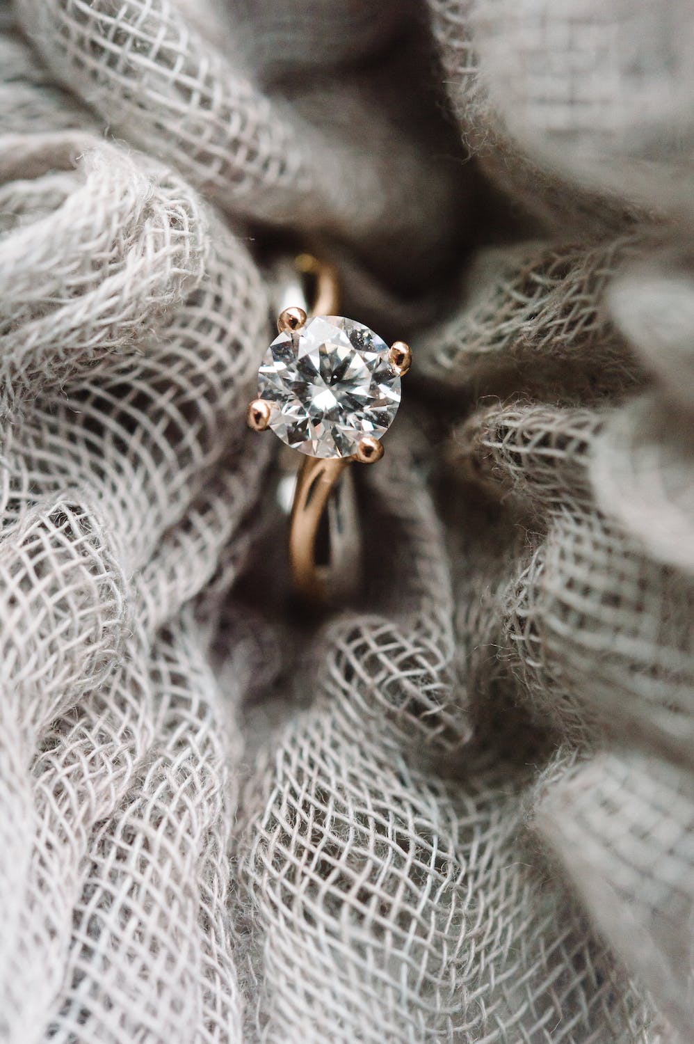 Read more about the article The Complete Guide to Engagement Rings and How They Affect Your Love Life